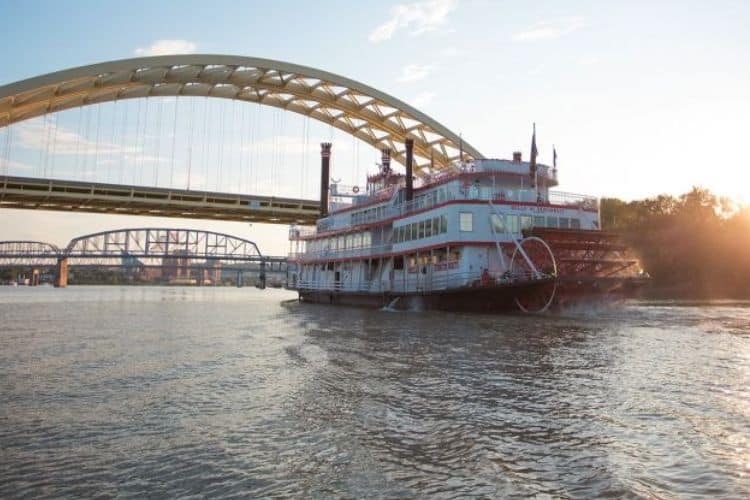 Take a Sightseeing Cruise on the Ohio River